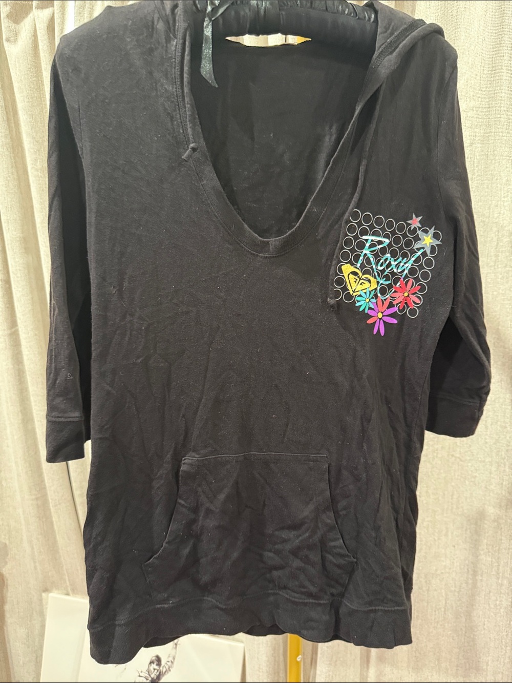 Roxy Black Hooded V-Neck Top with Multicolor Floral Graphic Y2K vintage